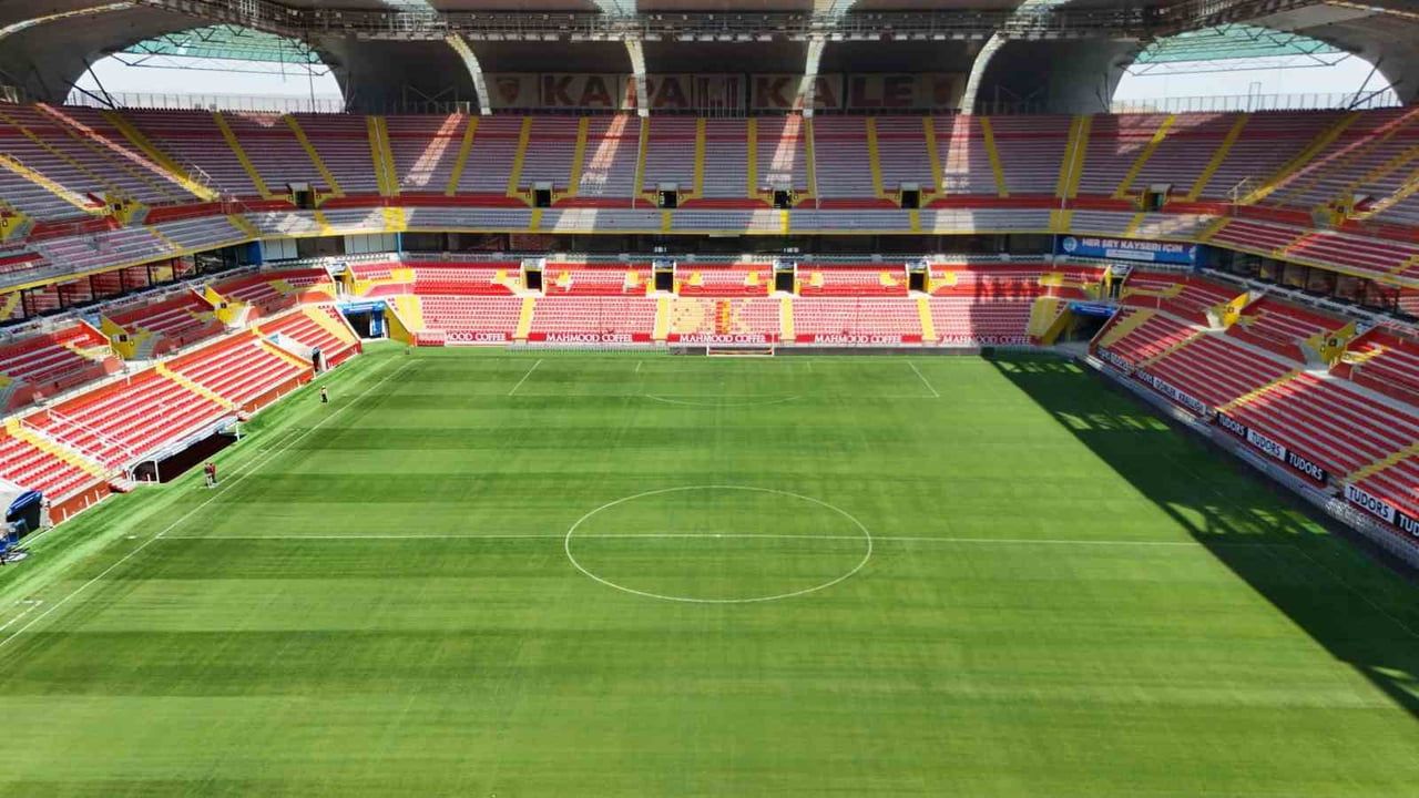 KAYSERİSPOR'A EV SAHİPLİĞİ YAPAN 32 BİN SEYİRCİ KAPASİTELİ KAYSERİ BÜYÜKŞEHİR BELEDİYESİ KADİR HAS...
