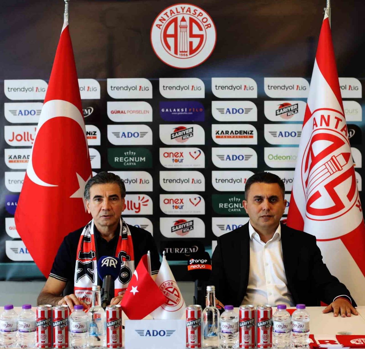 ANTALYASPOR, TEKNİK DİREKTÖRLÜK GÖREVİ İÇİN OSMAN ÖZKÖYLÜ İLE ANLAŞMAYA VARDI. ATİLLA VEHBİ KONUK...