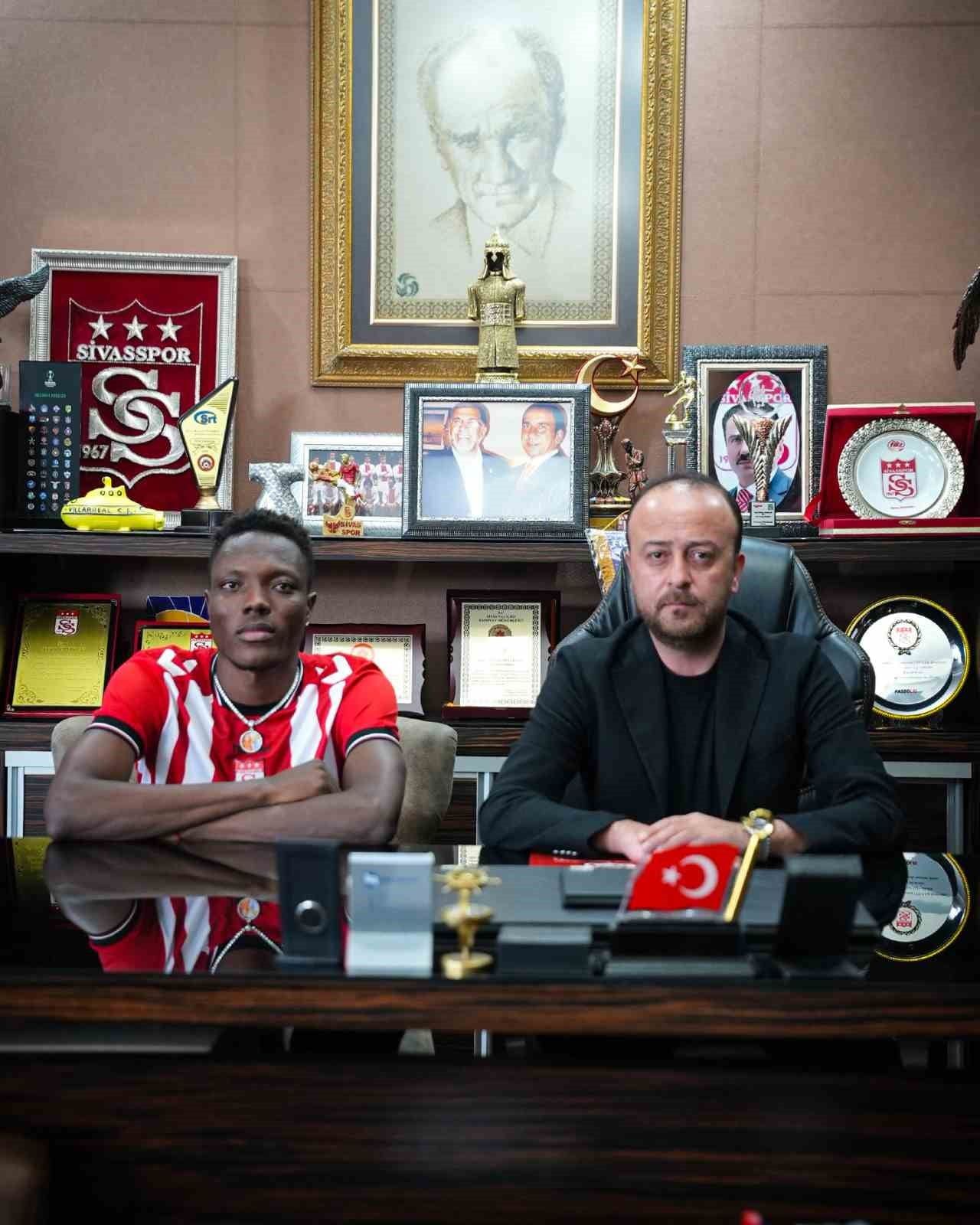 1. LİG TAKIMLARINDAN SİVASSPOR, ORTA SAHA HATTINI GÜÇLENDİRDİ.
