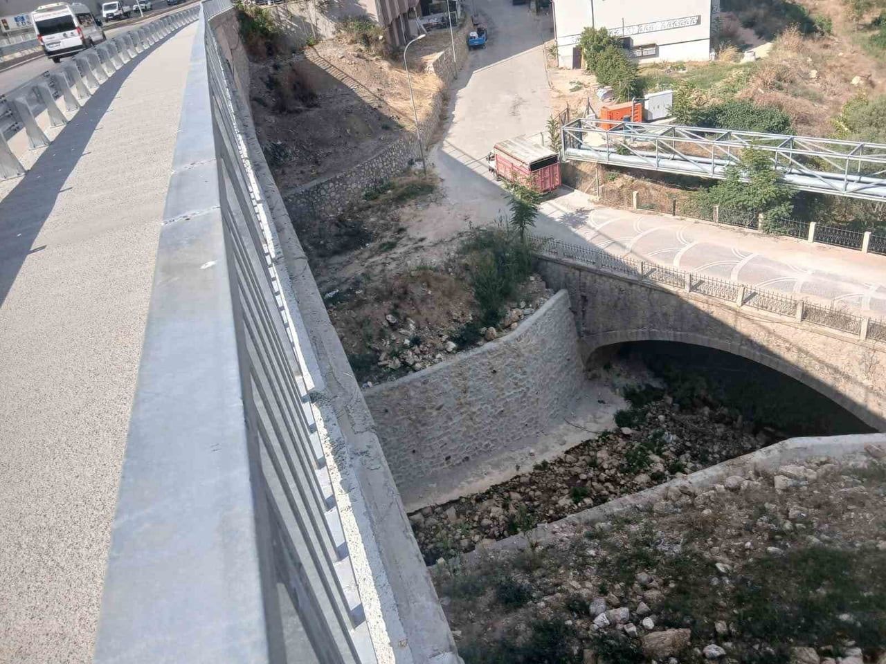 HAMSU KÖPRÜSÜ TEHLİKE SAÇIYOR