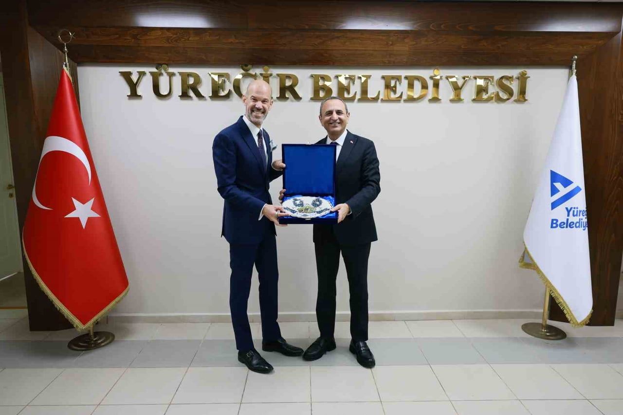 YÜREĞİR BELEDİYE BAŞKAN VEKİLİ TARIK ÖZÜNAL, ABD ADANA KONSOLOSU ERİC R. MEHLER VE BERABERİNDEKİ...