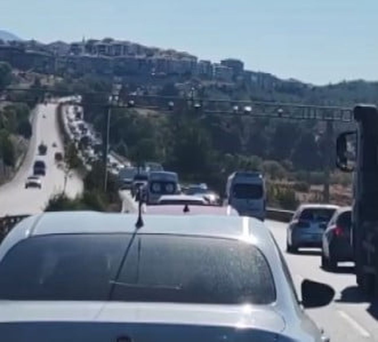 MUĞLA’DA ÜÇ ARAÇLI ZİNCİRLEME TRAFİK KAZASI