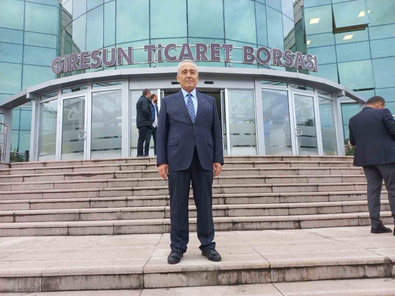 GİRESUN TİCARET BORSASINDA MEVCUT BAŞKAN HAMZA BÖLÜK YENİDEN SEÇİLEREK GÜVEN TAZELEDİ.