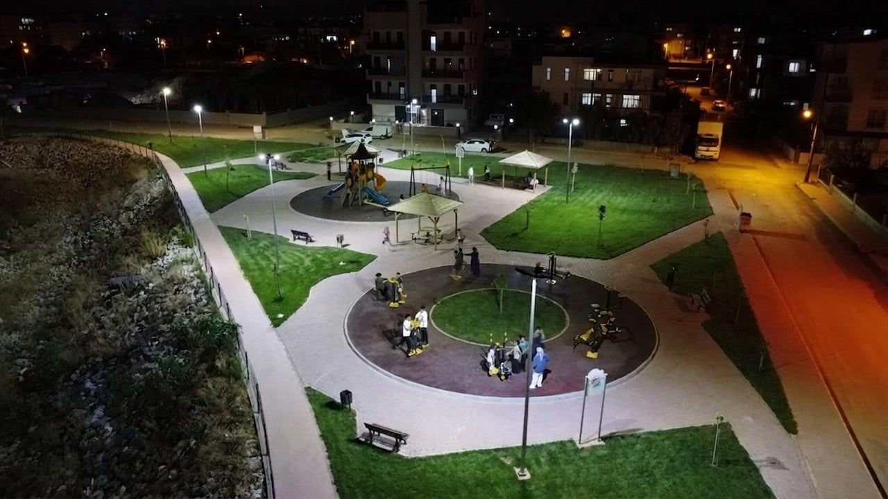 KEPEZ BELEDİYESİ TARAFINDAN İLÇE GENELİNDE 100’ÜN ÜZERİNDE PARKTA GERÇEKLEŞTİRİLEN AYDINLATMA...