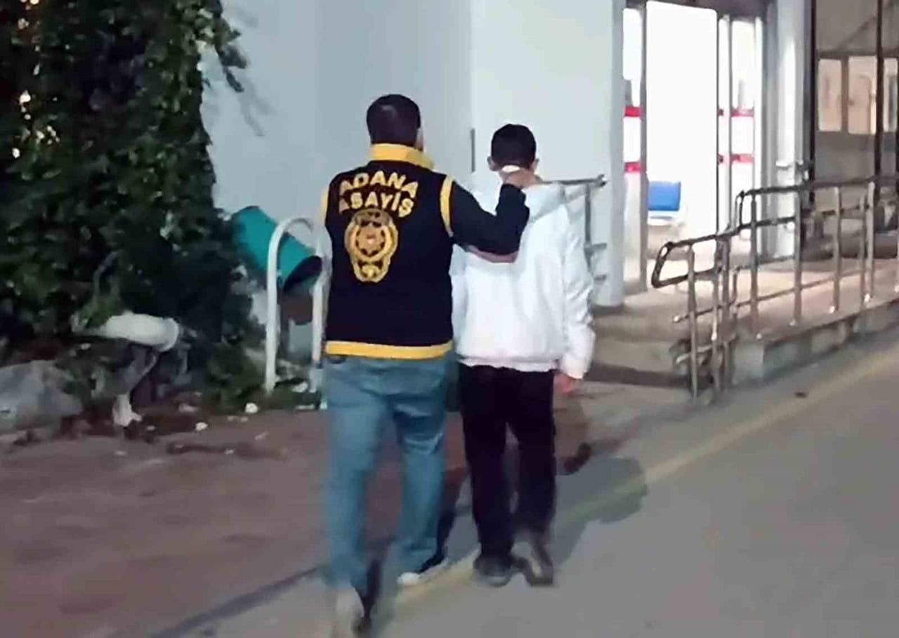 ADANA'DA AİLESİNİN İŞ YERİNDE KASADA OTURAN 15 YAŞINDAKİ ÇOCUĞU SİLAHLA BAŞINDAN VURARAK AĞIR...
