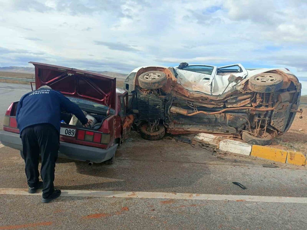 KARAMAN'DA OTOMOBİL İLE CİPİN ÇARPIŞMASI SONUCU MEYDANA GELEN TRAFİK KAZASINDA 1'İ AĞIR 2 KİŞİ...