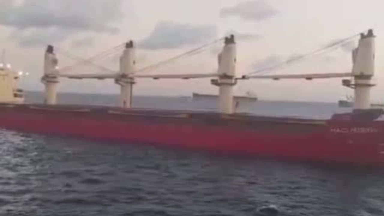 İstanbul Boğazı’nda dümen arızası yaşayan gemi Ahırkapı'ya demirlendi