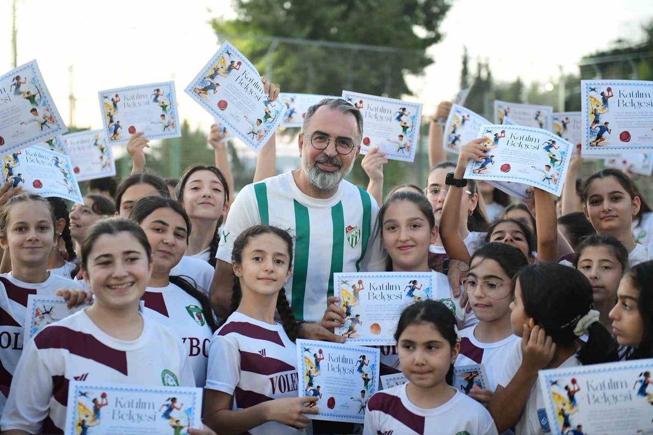 KESTEL BELEDİYESİ TARAFINDAN ÇOCUK VE GENÇLERİ SPORLA BULUŞTURMAK AMACIYLA 12 FARKLI BRANŞTA...