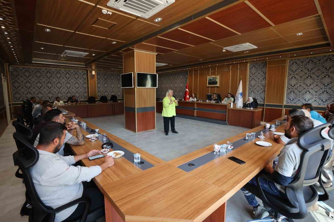 YUNUSEMRE BELEDİYESİ, DAHA TEMİZ VE YAŞANABİLİR BİR KENT HEDEFİYLE TEMİZLİK İŞLERİ MÜDÜRLÜĞÜ SAHA...