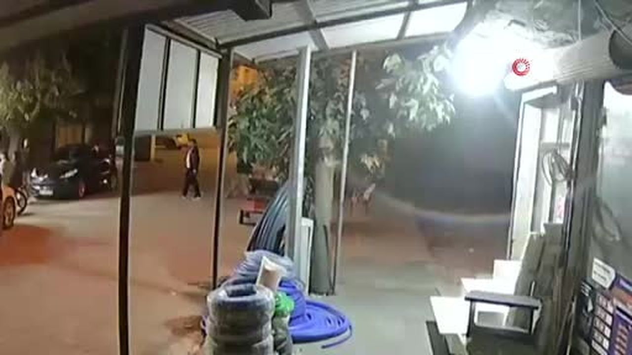 Kahramanmaraş'ta polis memurunun hayatını kaybettiği silahlı saldırı kamerada