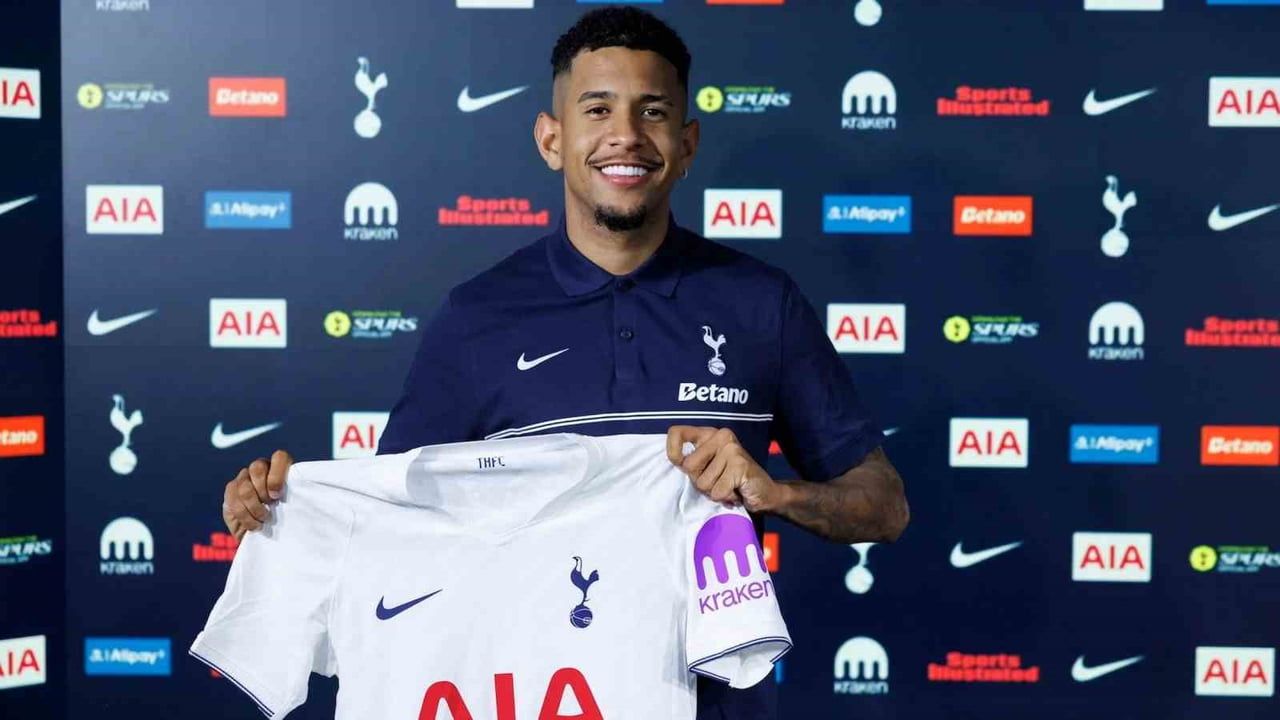 İGİLTERE PREMİER LİG EKİPLERİNDEN TOTTENHAM, SON OLARAK MANCHESTER CİTY FORMASI GİYEN BREZİLYALI...
