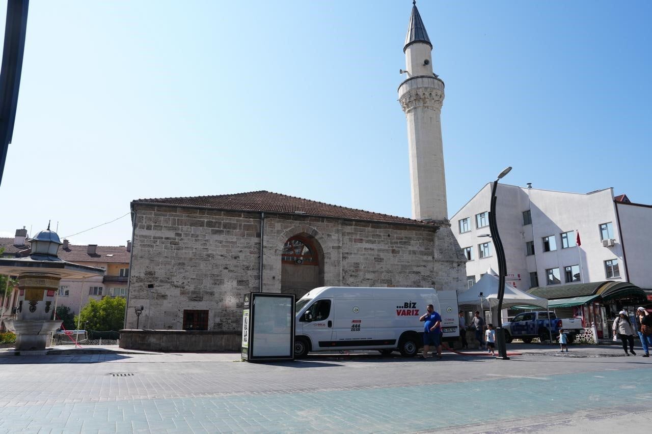 BOLU BELEDİYESİ, KENT MERKEZİNDEKİ 112 İBADETHANEDE YÜRÜTTÜĞÜ TEMİZLİK ÇALIŞMALARI KAPSAMINDA CAMİ...