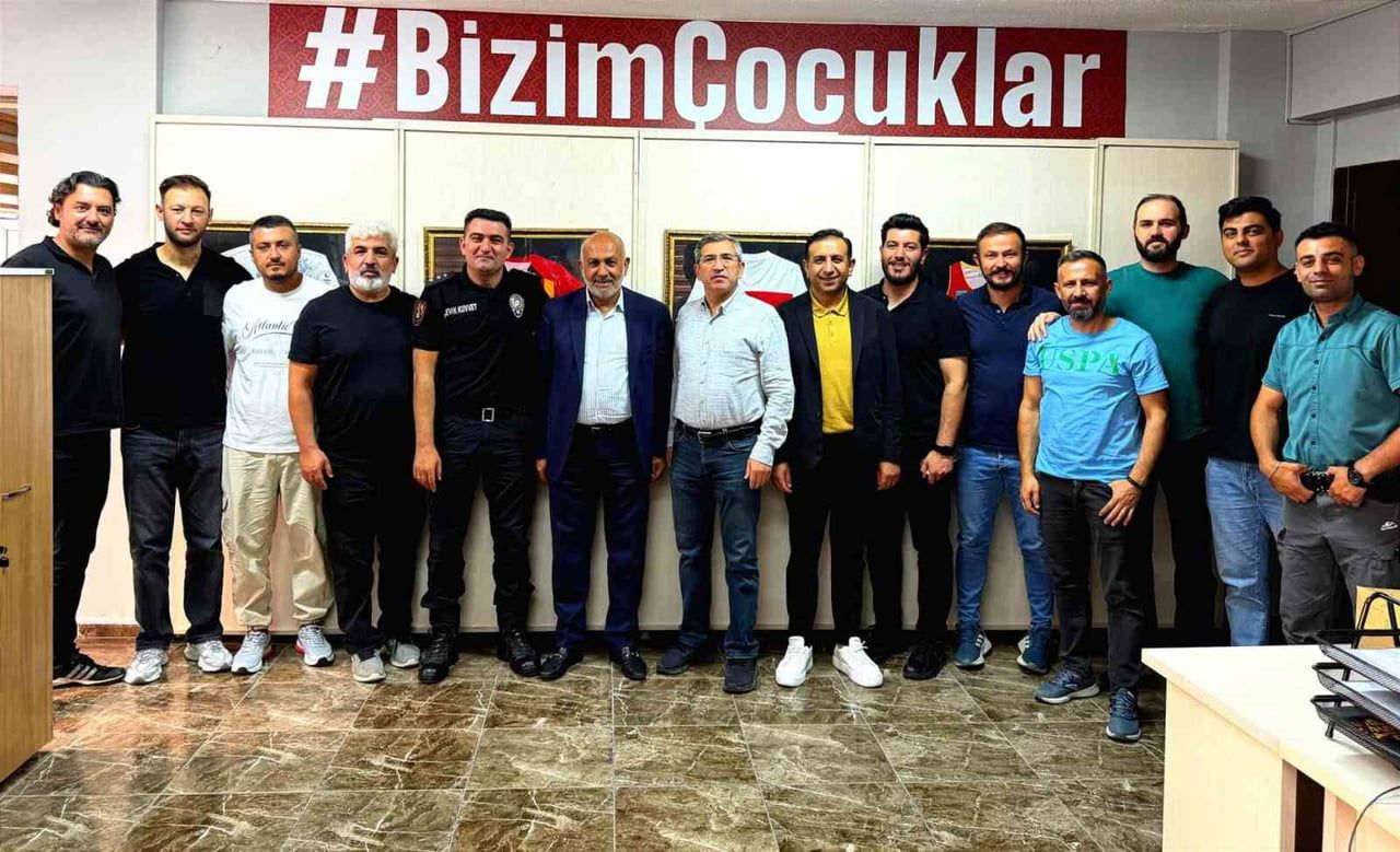 KAYSERİSPOR KULÜBÜ BAŞKANI ALİ ÇAMLI; İL EMNİYET MÜDÜRLÜĞÜ ÇEVİK KUVVET ŞUBE MÜDÜRLÜĞÜ'NÜ ZİYARET...