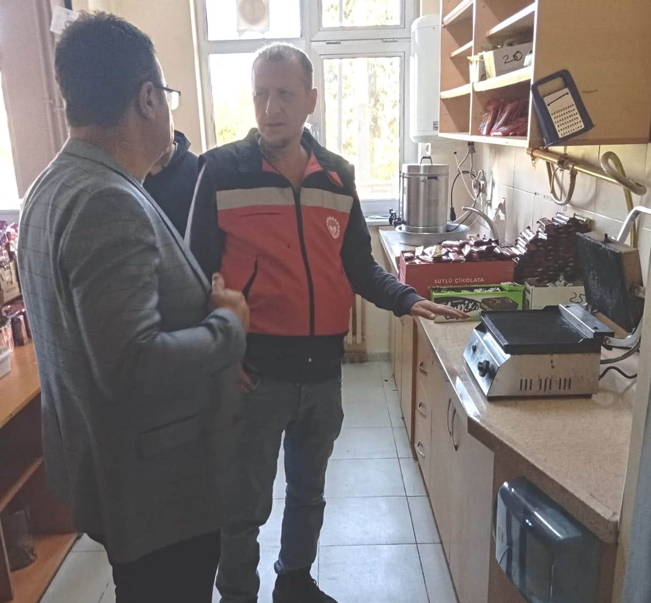 ÇAVDARHİSAR’DA OKUL KANTİNLERİNE GIDA DENETİMİ