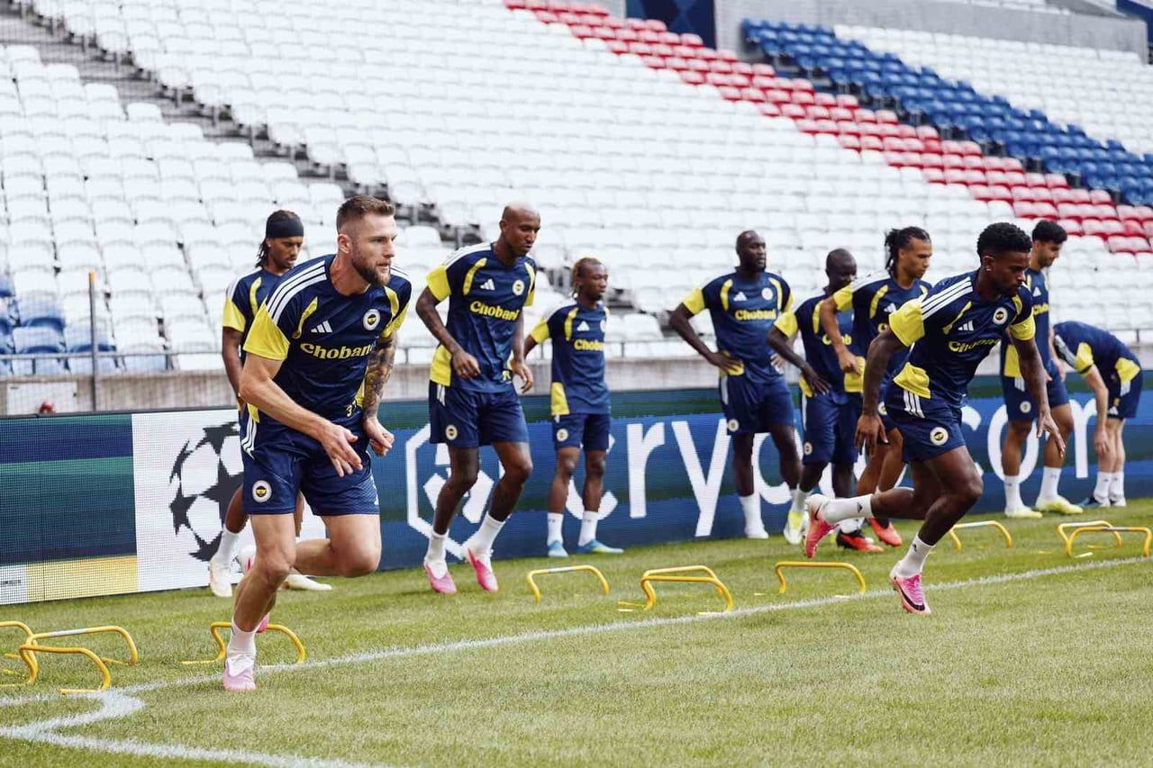 FENERBAHÇE, UEFA ŞAMPİYONLAR LİGİ PLAY OFF TURU RÖVANŞINDA YARIN DEPLASMANDA KARŞILAŞACAĞI LYON...