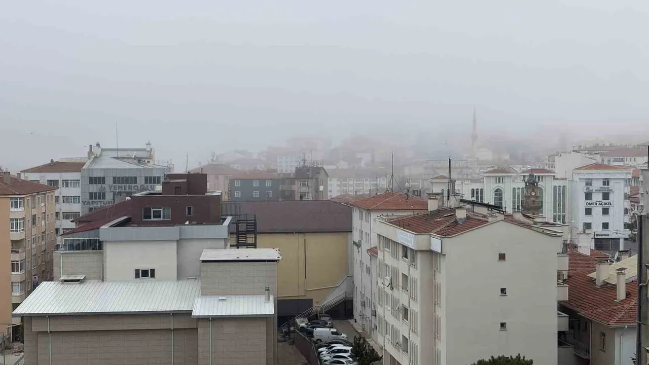 YOZGAT'TA SABAH SAATLERİNDE ETKİLİ OLAN YOĞUN SİS, KENT GENELİNDE GÖRÜŞ MESAFESİNİN DÜŞMESİNE...
