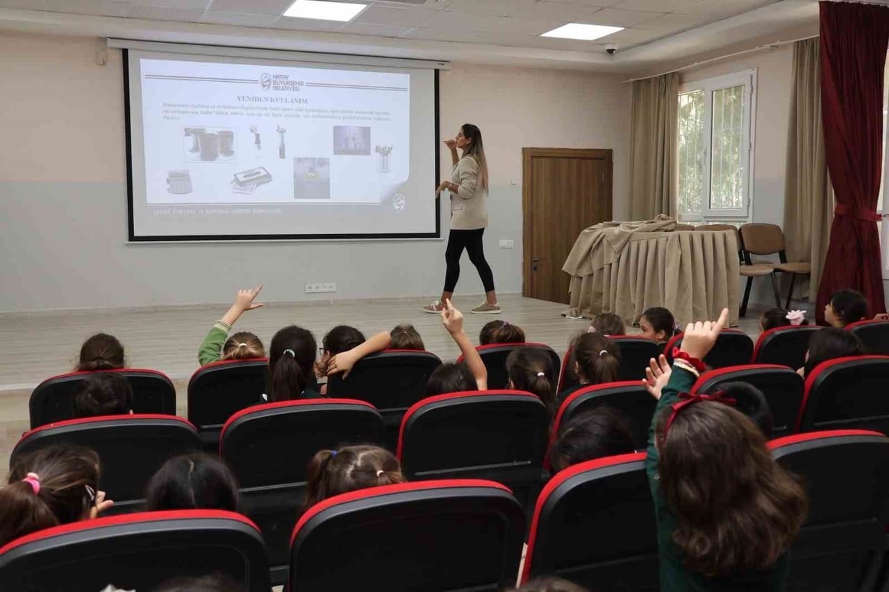 HBB TARAFINDAN ÖĞRENCİLERE ÇEVRE BİLİNCİ VE SIFIR ATIK KONULARINDA EĞİTİM VERİLİYOR.