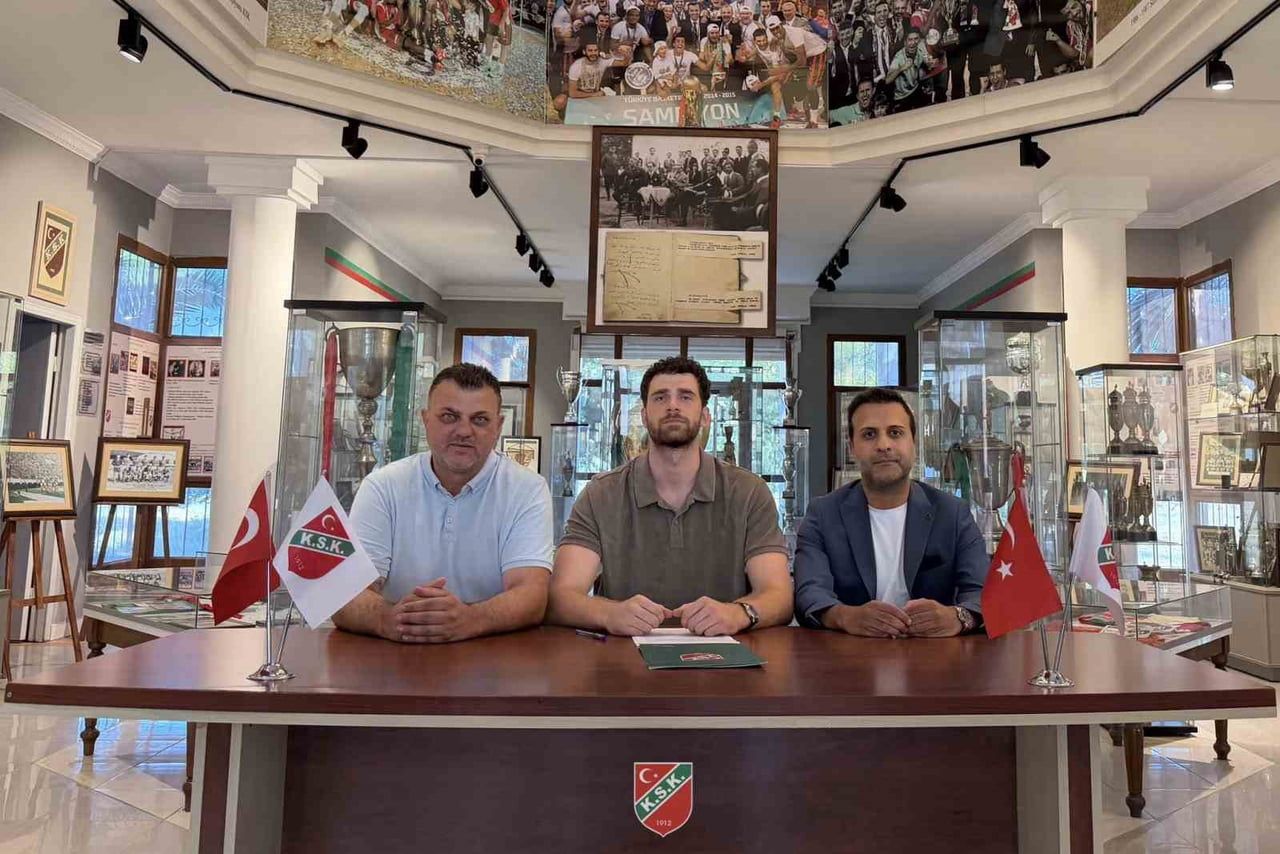 ORTADAKİ KİŞİ HAKAN SAYILI