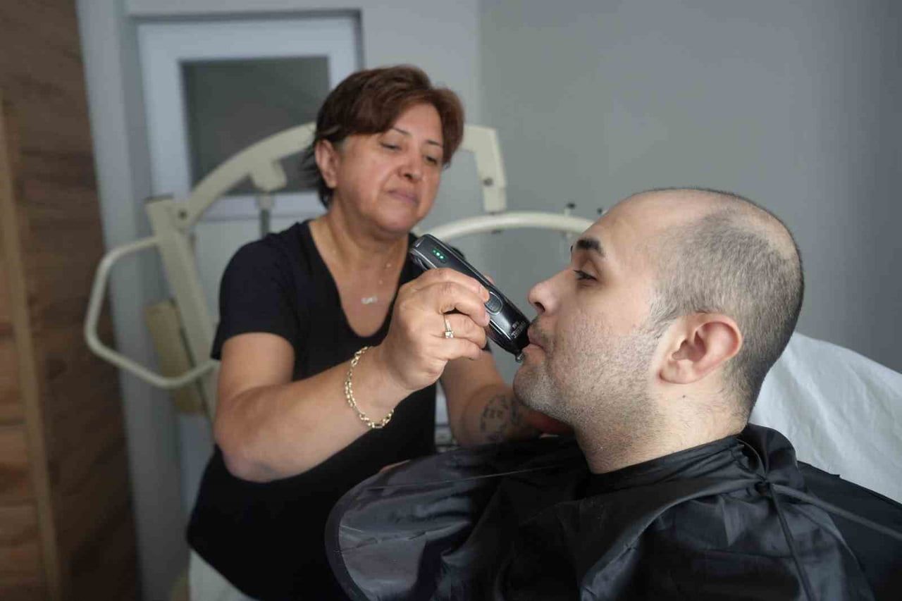 ANNENİN KUBİLAY'I TIRAŞ ETMESİ