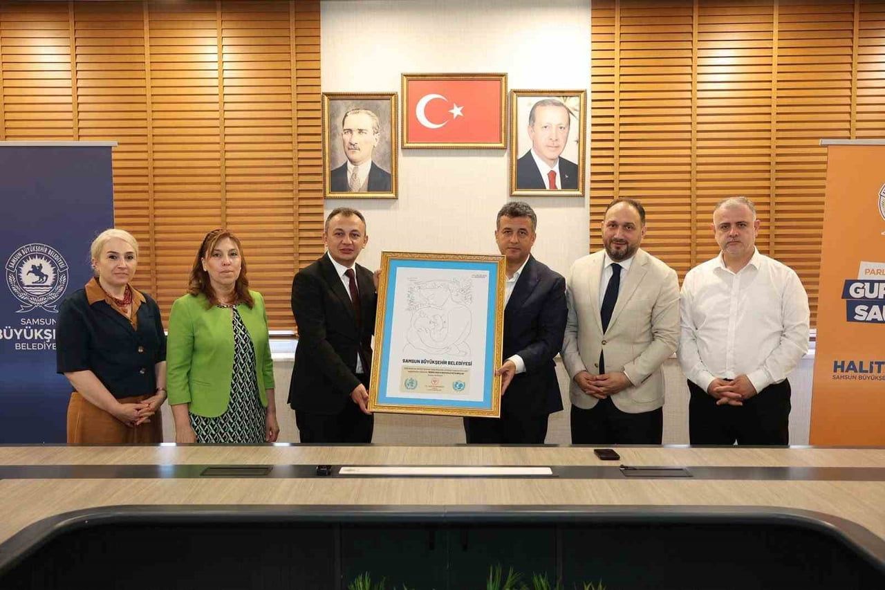 SÜREÇ SONUCUNDA BELEDİYEYE VERİLEN "SAĞLIĞI GELİŞTİREN BELEDİYE BELGESİ", SAMSUN İL SAĞLIK MÜDÜRÜ...