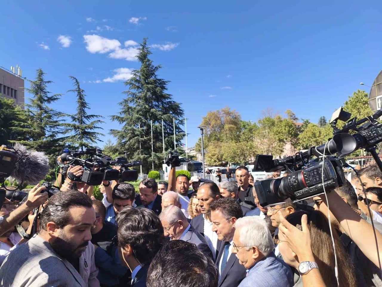FESHEDİLEN GELECEK PARTİSİ GENEL BAŞKANI AHMET DAVUTOĞLU, ANKARA CUMHURİYET BAŞSAVCILIĞI...
