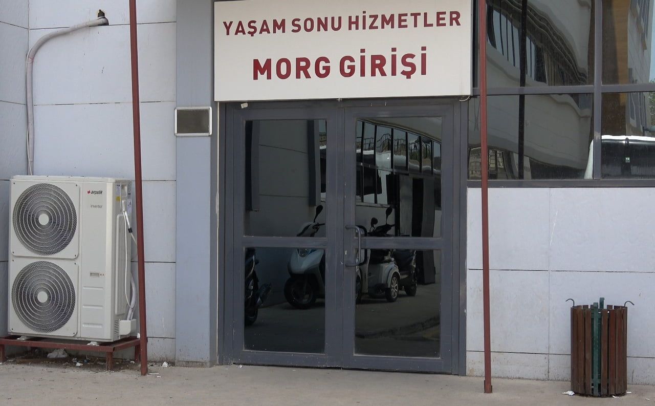 MEHMET ÜNAL'IN CENAZESİ, PROF. DR. ALAEDDİN YAVAŞCA DEVLET HASTANESİ MORGUNA KALDIRILDI.