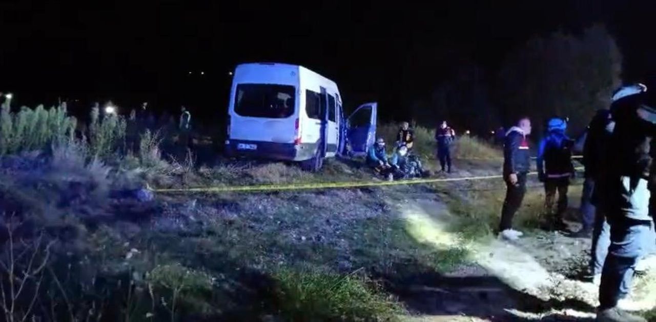 KAYSERİ’NİN DEVELİ İLÇESİNDE İKİ İŞÇİ SERVİSİ VE BİR KEPÇENİN KARIŞTIĞI TRAFİK KAZASINDA, 1 KİŞİ...