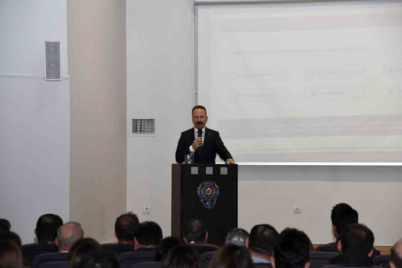 ARDAHAN'DA OKUL GÜVENLİĞİ TOPLANTISI GERÇEKLEŞTİRİLDİ. (OLGUN YILDIZ/ARDAHAN-İHA)