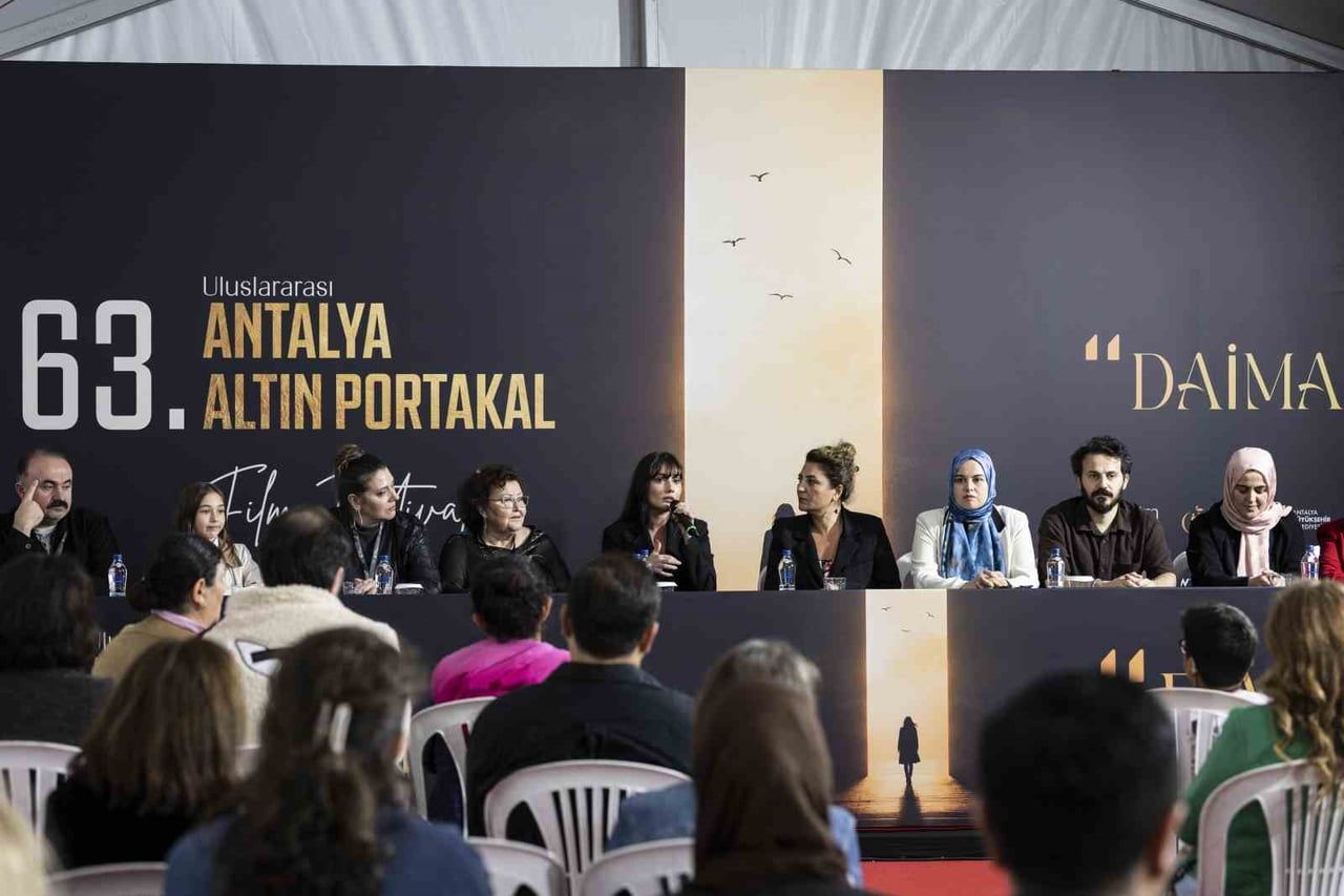 ALTIN PORTAKAL HEYECANINDA BUGÜN DE ULUSAL YARIŞMA FİLMLERİNDEN "BİR ANNE HAKKINDA" İLE "ÖLÜ...