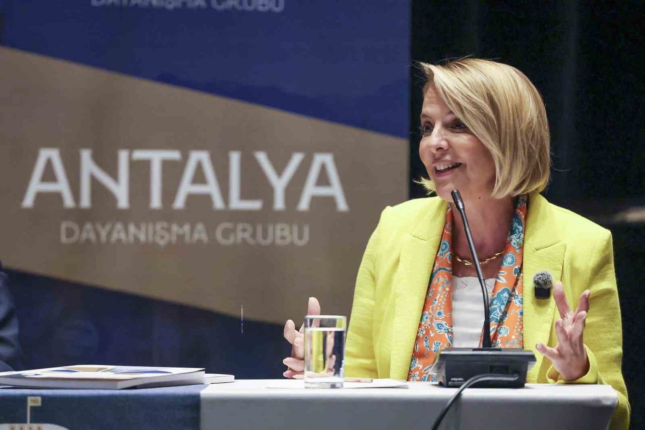 ATSO BAŞKAN ADAYI HATİCE ÖZ, KONUŞMA YAPTI.