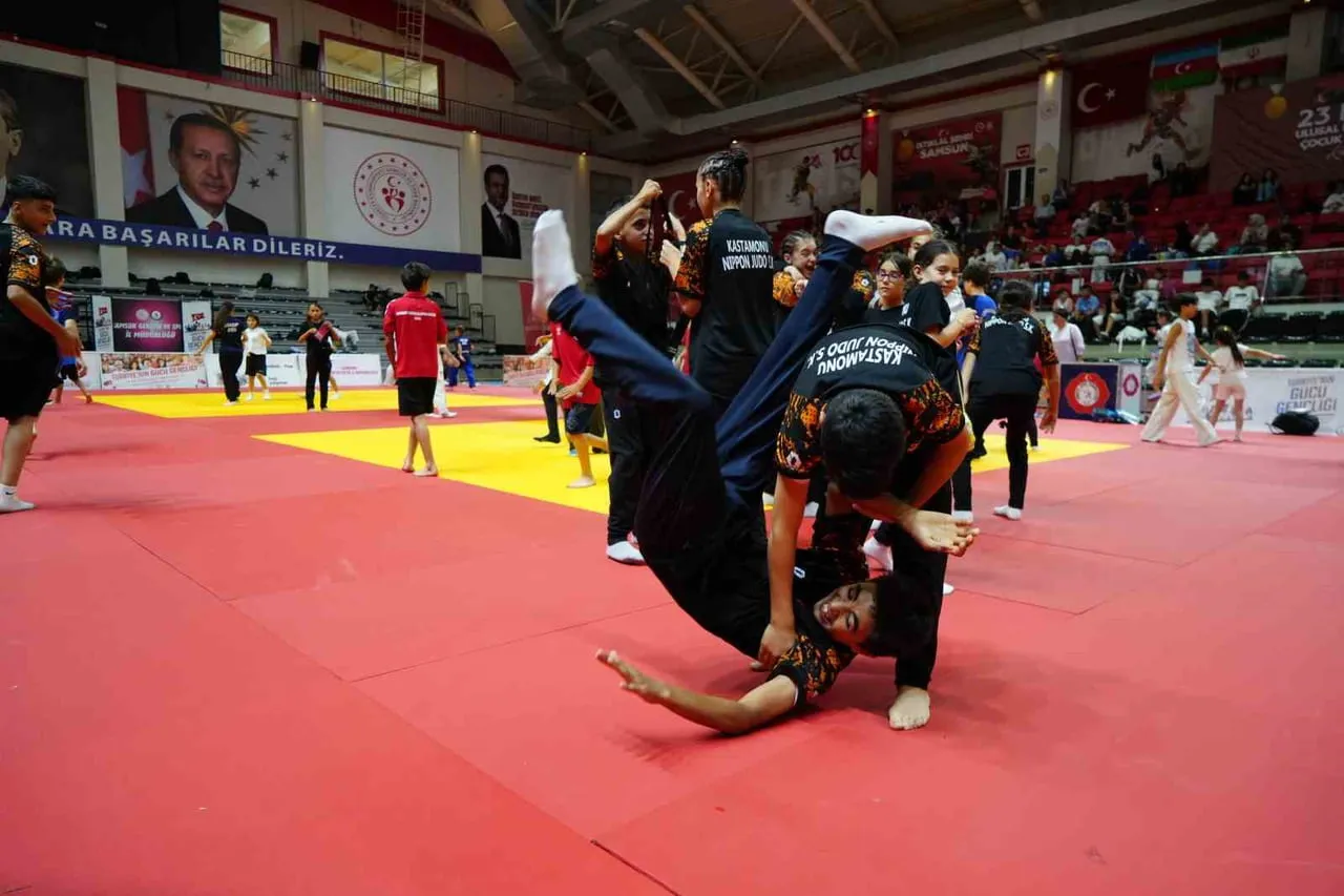 SAMSUN, TÜM KARADENİZ İLLERİNDEN VE 5 ÜLKEDEN 550 SPORCUNUN KATILIMIYLA KARADENİZ JUDO...
