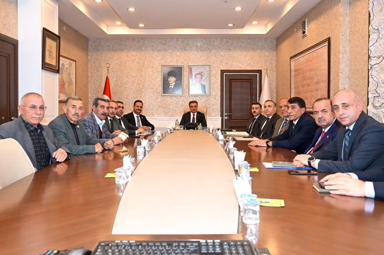 ERZURUM VALİSİ AYDIN BARUŞ’UN BAŞKANLIĞINDA, KENTTEKİ HAYVAN PAZARININ GENEL DURUMUNUN VE...