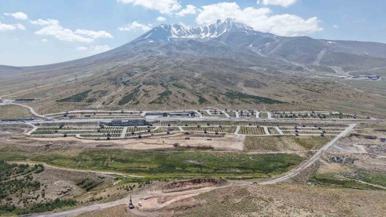 KAYSERİ BÜYÜKŞEHİR BELEDİYESİ, ERCİYES KAYAK MERKEZİ’NDE YENİ SEZON ÖNCESİNDE KAPSAMLI BAKIM...