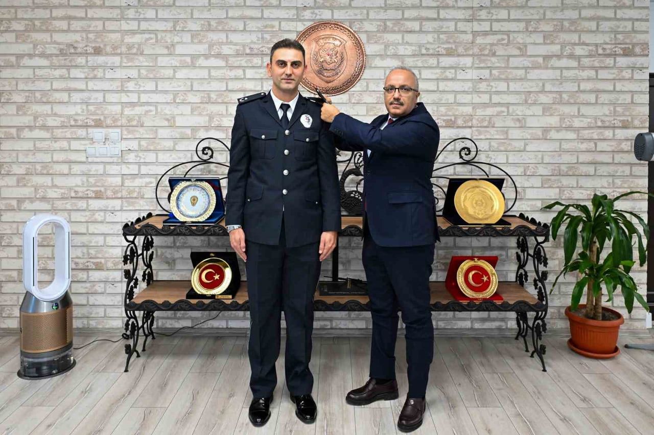 BOLU’DA BAŞKOMİSERLİKTEN EMNİYET AMİRLİĞİ RÜTBESİNE TERFİ EDEN POLİSLERİN YENİ RÜTBELERİ, İL...
