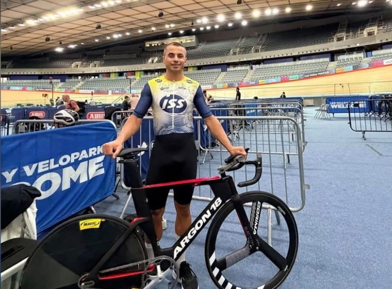 PİST BİSİKLETİ MİLLİ TAKIM ANTRENÖRÜ RECEP ÜNALAN, LONDRA’DA DÜZENLENEN UCI MASTERLAR PİST...