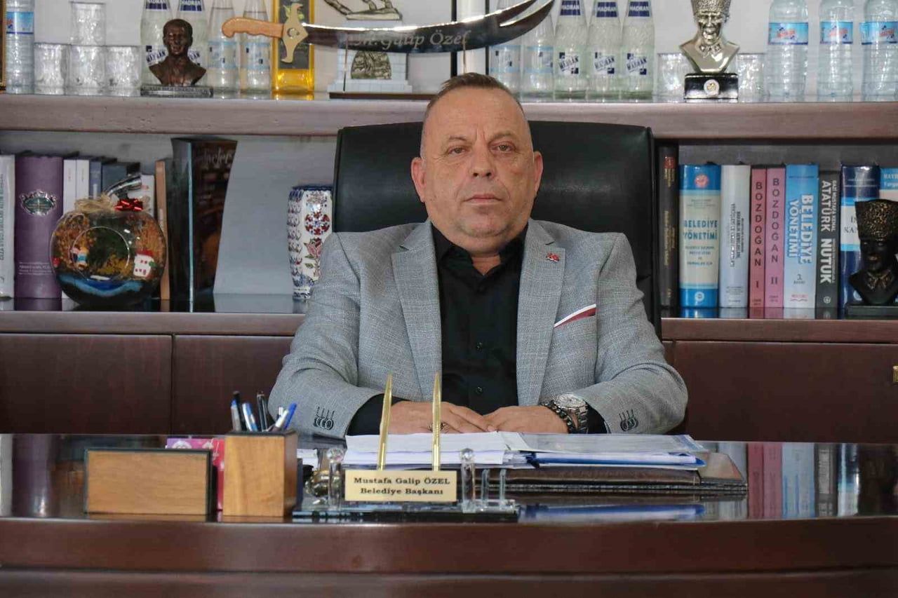BOZDOĞAN BELEDİYE BAŞKANI MUSTAFA GALİP ÖZEL, ZEYTİN FİYATLARINA TEPKİ GÖSTEREREK ÜRETİCİNİN...