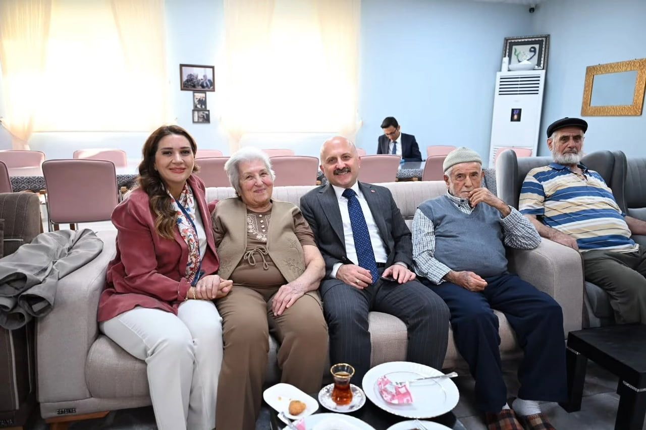 AYDIN VALİSİ VAROL, YAŞLI ÇINARLARIN GÖNLÜNÜ ALDI