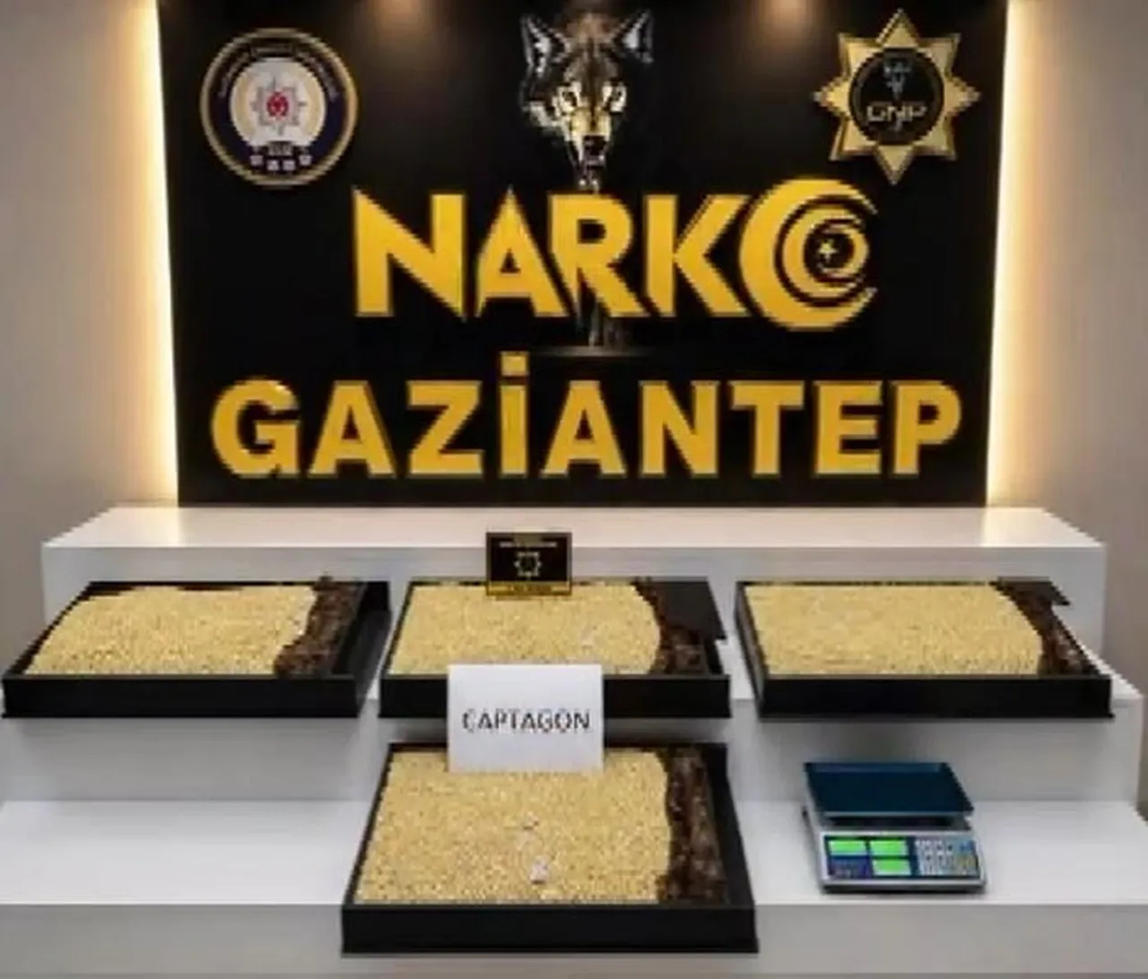 GAZİANTEP'TE YURT DIŞINA GÖNDERİLMEK ÜZERE SANAYİ TİPİ MUTFAK ARAÇLARININ İÇERİSİNE GİZLENMİŞ 400...
