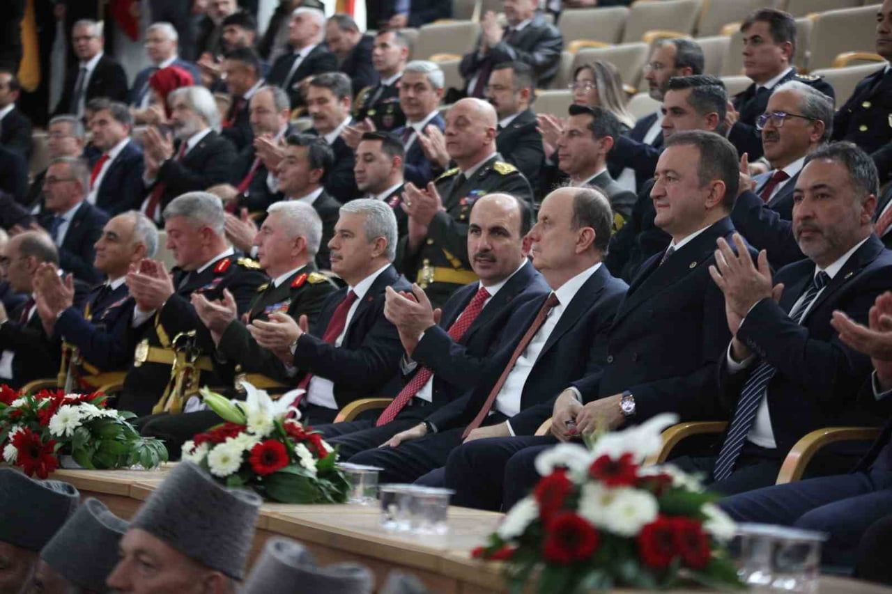 KONYA'DA 29 EKİM CUMHURİYET BAYRAMI'NIN 103. YIL DÖNÜMÜ TÖRENLE KUTLANDI. TÖRENE ASKERİ VE MÜLKİ...