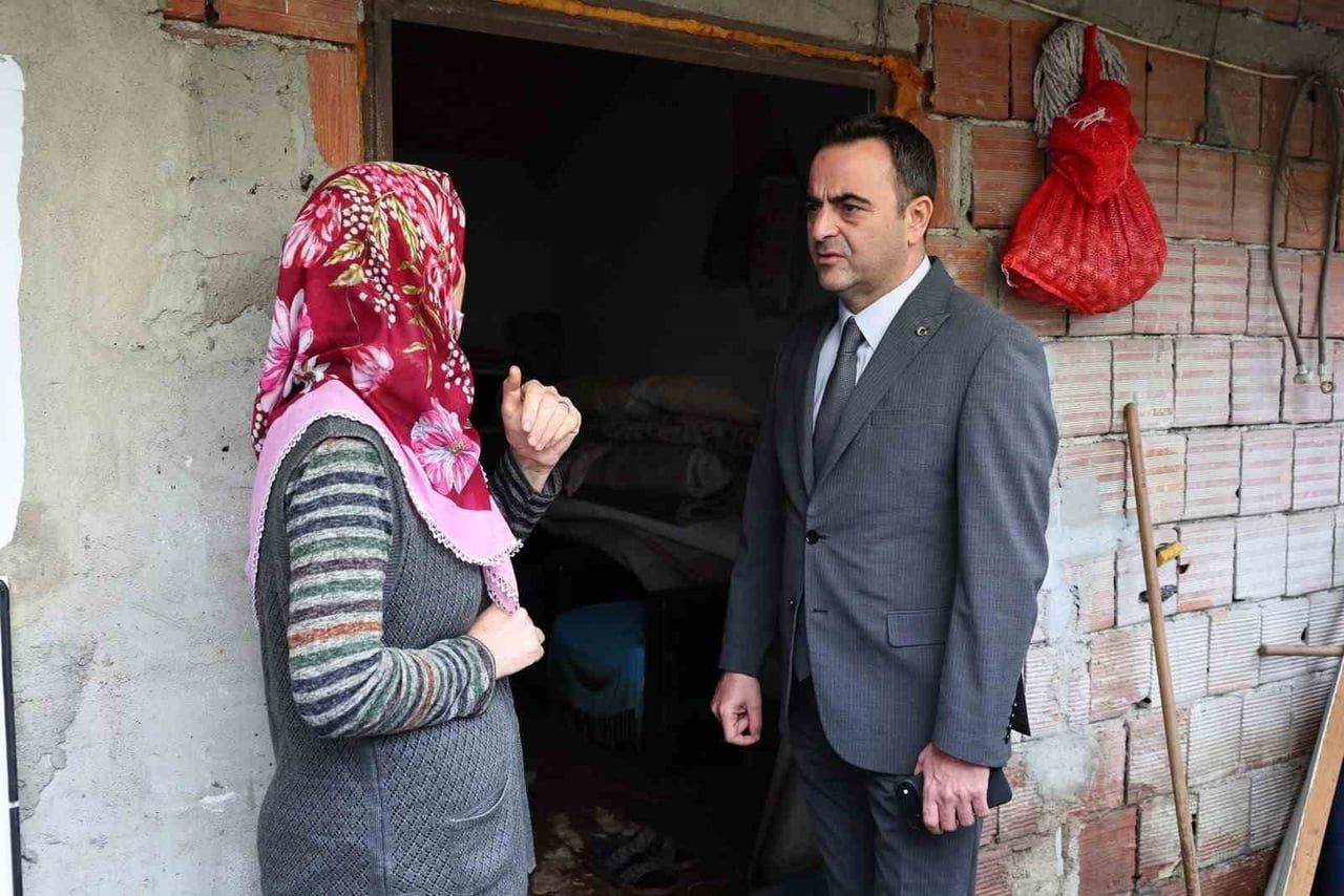 BAŞİSKELE’DE SELİN YARALARINI SARMAK İÇİN ÇALIŞMALAR SÜRERKEN, BELEDİYE BAŞKANI YASİN ÖZLÜ AFETTEN...