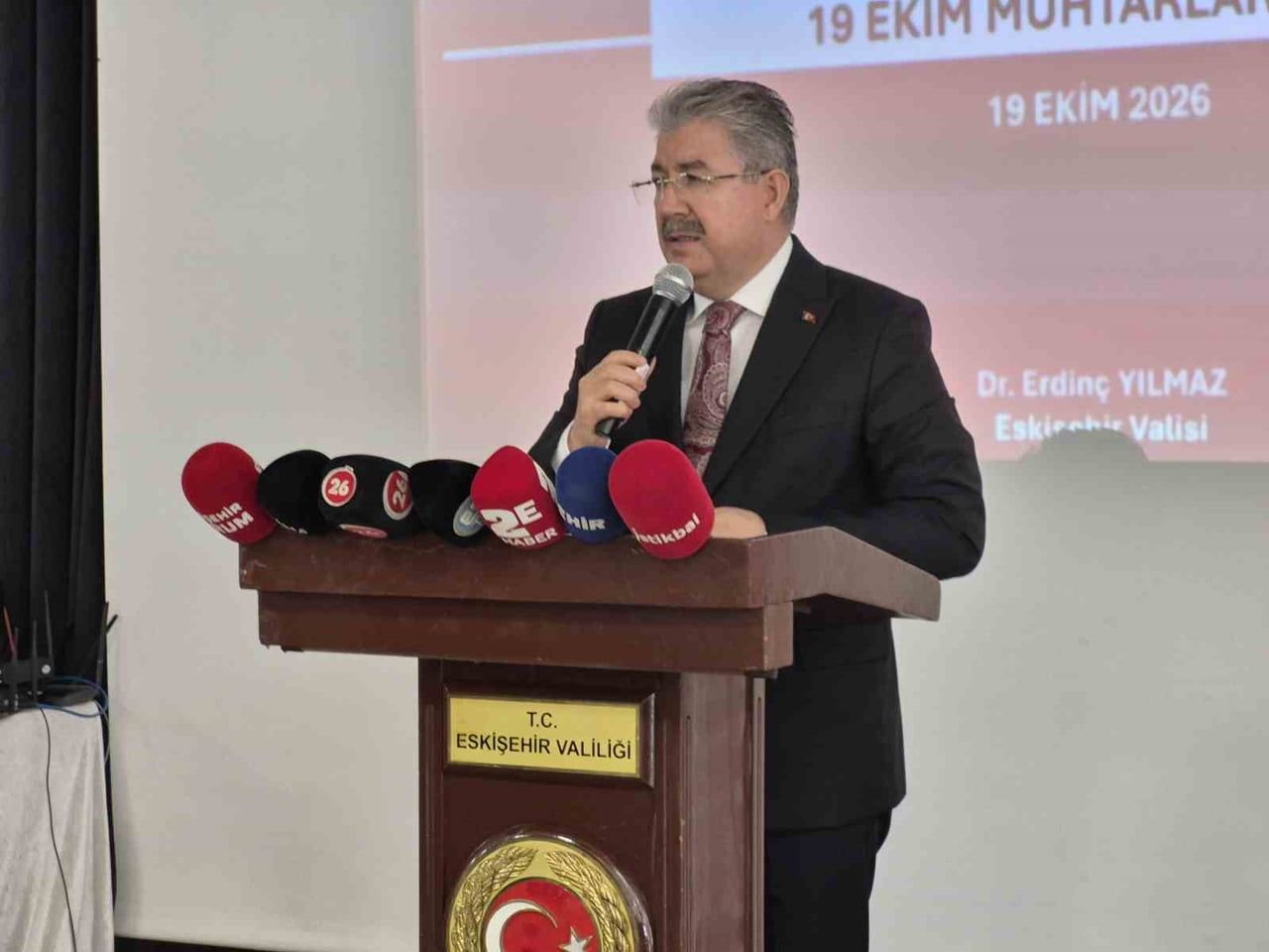 ESKİŞEHİR VALİSİ DR. ERDİNÇ YILMAZ