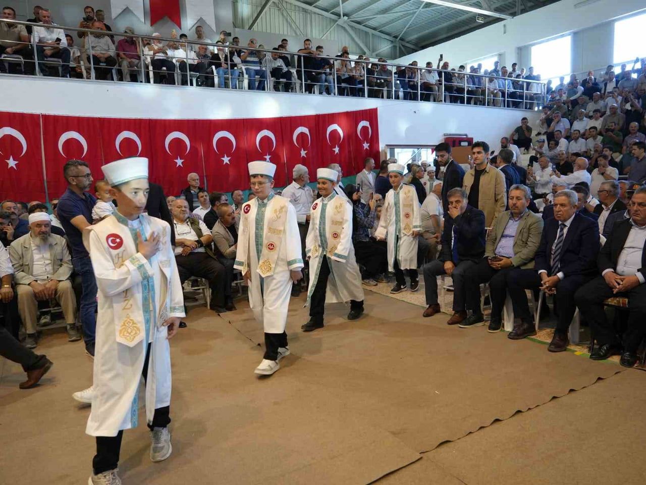 KASTAMONU’NUN SEYDİLER İLÇESİNDE GİRDİKLERİ SINAV SONRASINDA İCAZETLERİNİ ALARAK HAFIZ OLAN 51...