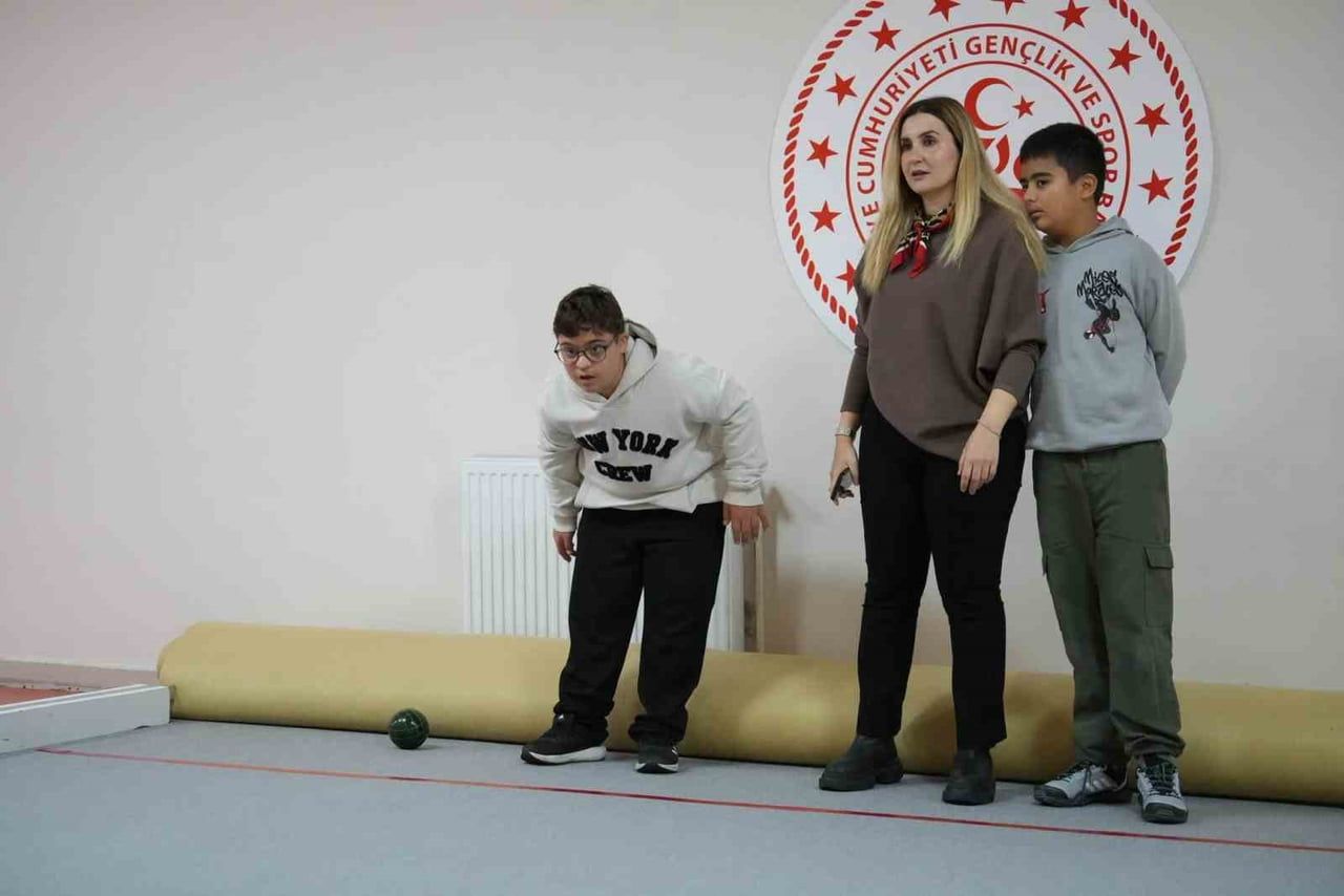 CUMHURİYET COŞKUSU ENGEL TANIMADI: ÖZEL SPORCULAR SAHADA