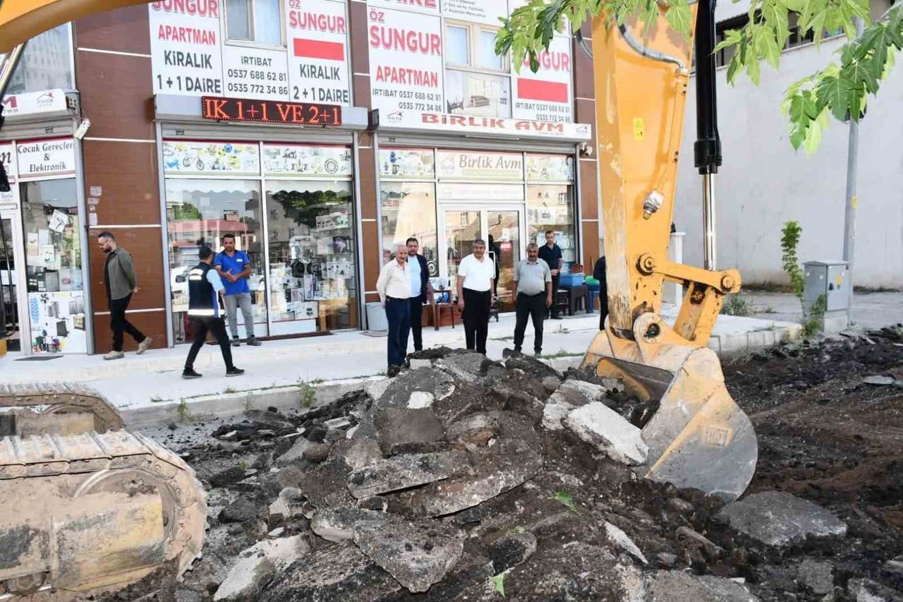 PATNOS BELEDİYESİ’NDEN ATATÜRK MAHALLESİ’NE ULAŞIM YATIRIMI: YOL YENİLEME ÇALIŞMALARI...
