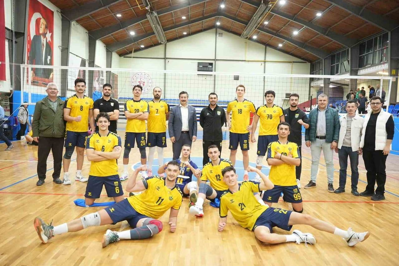 YENİŞEHİR BELEDİYESPOR ERKEK VOLEYBOL TAKIMI, SEZONA FIRTINA GİBİ BAŞLADI. İLK KARŞILAŞMASINDAN...