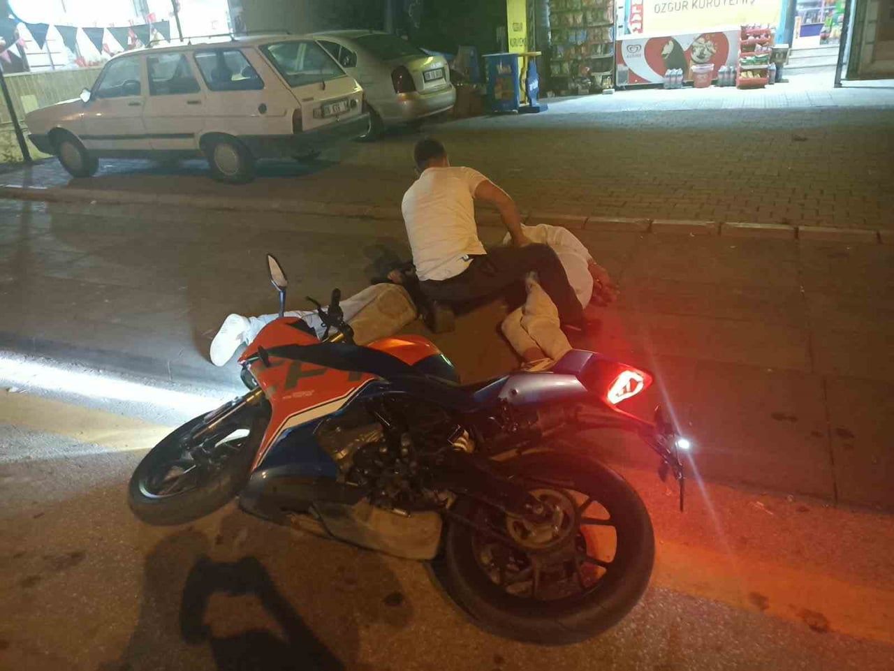 ANKARA’NIN KEÇİÖREN İLÇESİNDE BİR MOTOSİKLETİ ÇALDIĞI TESPİT EDİLEN 2 ŞÜPHELİ, POLİS EKİPLERİNCE...