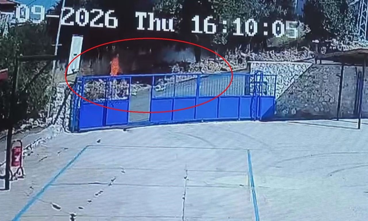 YAYLADAĞI İLÇESİNDE OTLUK ALANDA YANGIN ÇIKTI