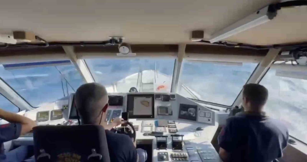 ÇANAKKALE'NİN BOZCAADA İLÇESİNDE ZIPKINLA AVLANMAK İÇİN DALAN UĞUR SAVAŞ'TAN HABER ALINAMAYINCA...