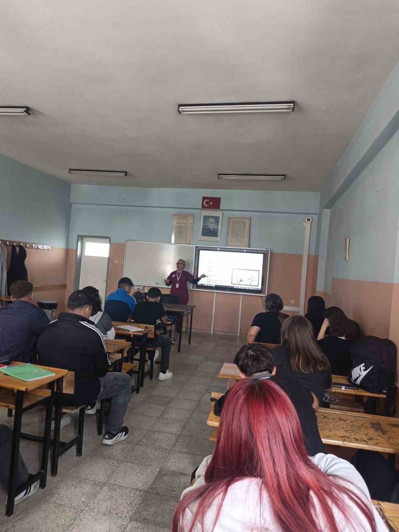 AYDIN'IN SÖKE İLÇESİNDE MESLEKİ EĞİTİM MERKEZİ ÖĞRENCİLERİNE DİYABET VE OBEZİTEDEN KORUNMA YOLLARI...