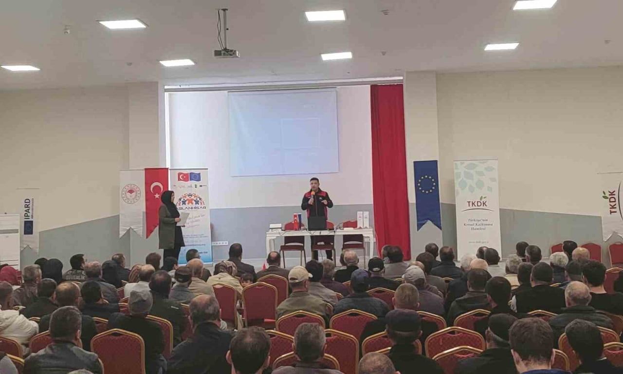 ÇAVDARHİSAR’DA KIRSAL KALKINMA HİBELERİ ANLATILDI